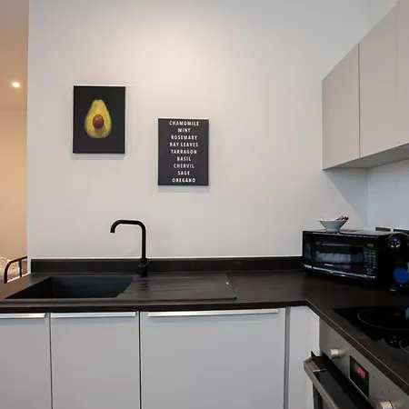 Modern 1 Bedroom Apartment In Bolton Exterior photo