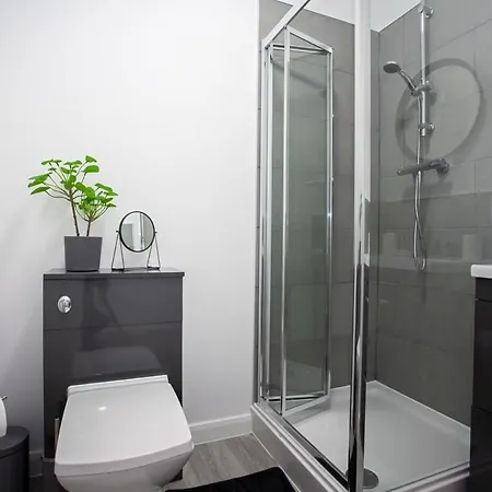 Modern 1 Bedroom Apartment In Bolton Exterior photo