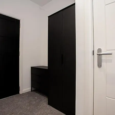 Modern 1 Bedroom Apartment In Bolton Exterior photo