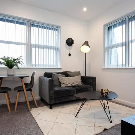Modern 1 Bedroom Apartment In Bolton Exterior photo