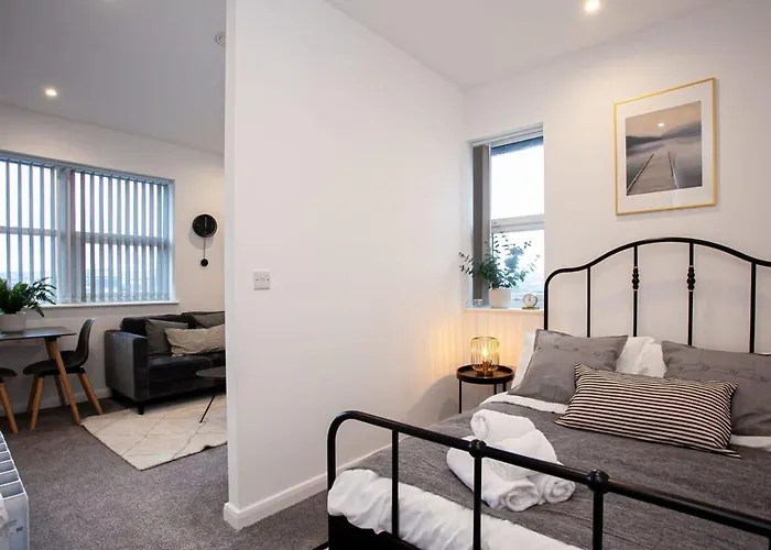 Modern 1 Bedroom Apartment In Bolton