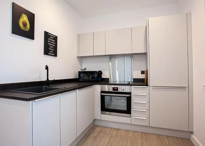 Modern 1 Bedroom Apartment In Bolton