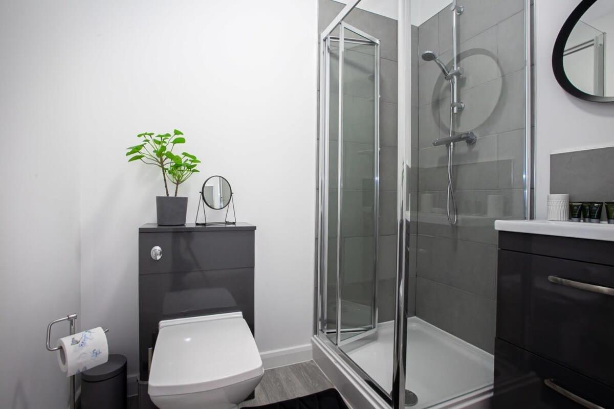 Modern 1 Bedroom In * Bolton