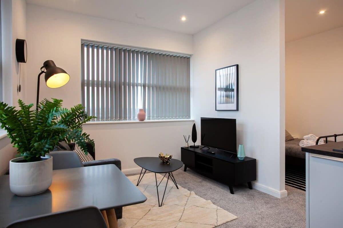 Modern 1 Bedroom In Apartment Bolton